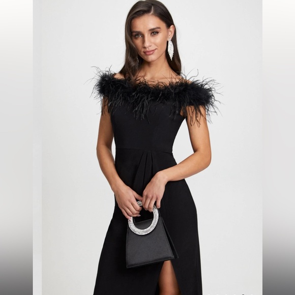 Feather trim evening gown - Picture 4 of 9